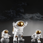 Conjunto de 4 Esculturas Decorativas de Astronauta Conjunto de 4 Esculturas Decorativas de Astronauta Bellaffina 